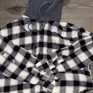 American Eagle Outfitters Black and White Plaid Button Down Shirt